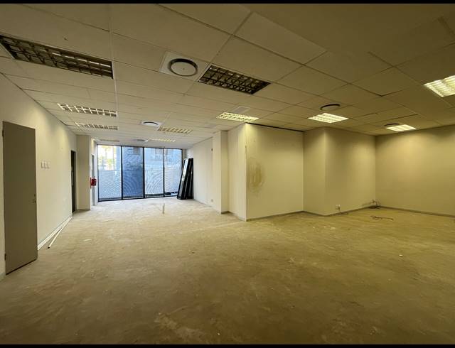 236M² OFFICE TO LET IN WOODSTOCK